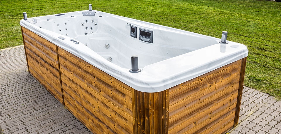 ALLIANCE PISCINES PISCINE LA ROCHE SUR YON Labri De Piscine Plat 1 383x272