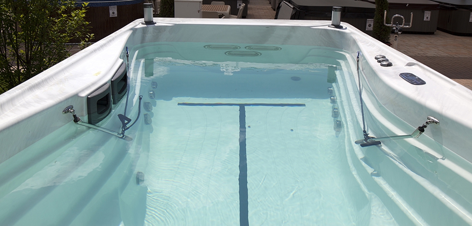 ALLIANCE PISCINES PISCINE LA ROCHE SUR YON Labri De Piscine Plat 200x200